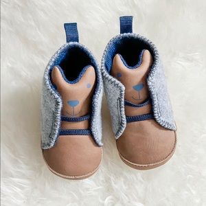 CARTERS Bear Crib Shoes